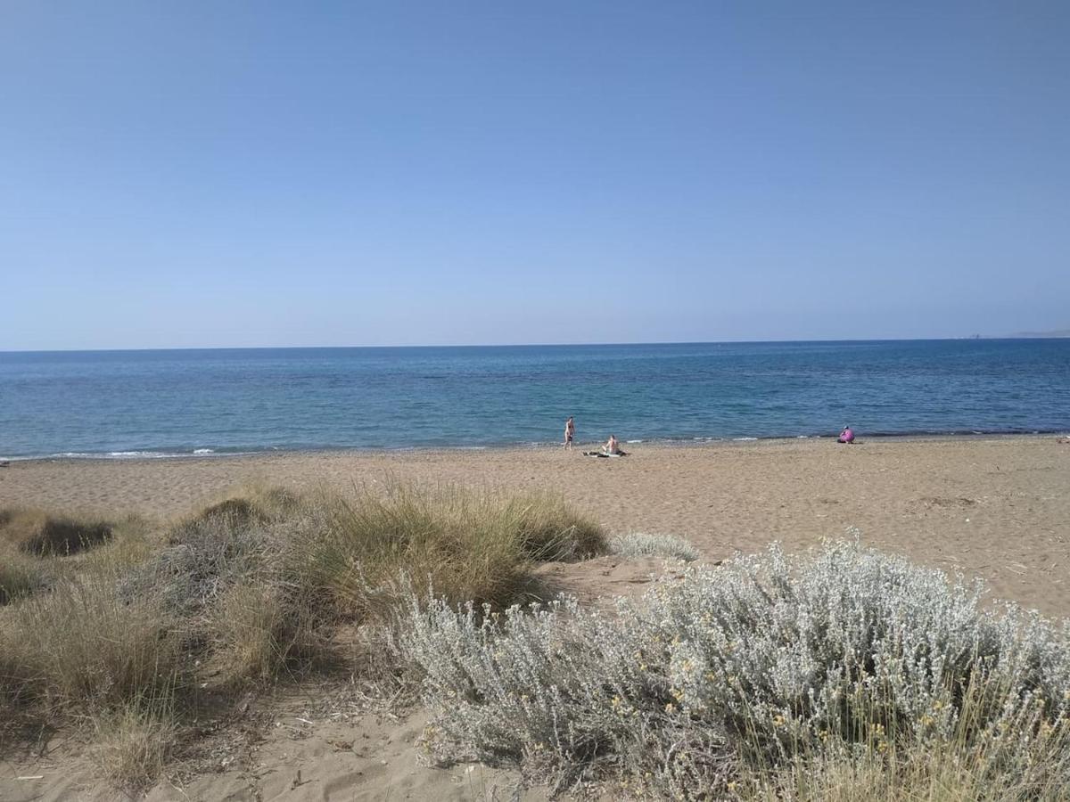 Studio On The Closest Beach To The City! Amoudara  Bagian luar foto