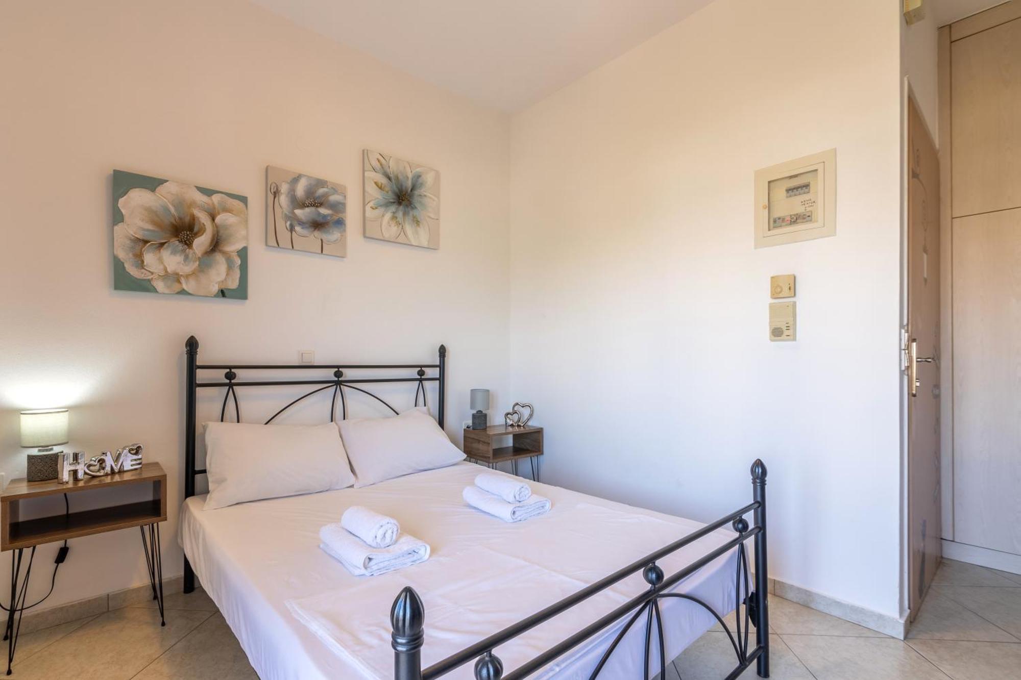 Studio On The Closest Beach To The City! Amoudara  Bagian luar foto